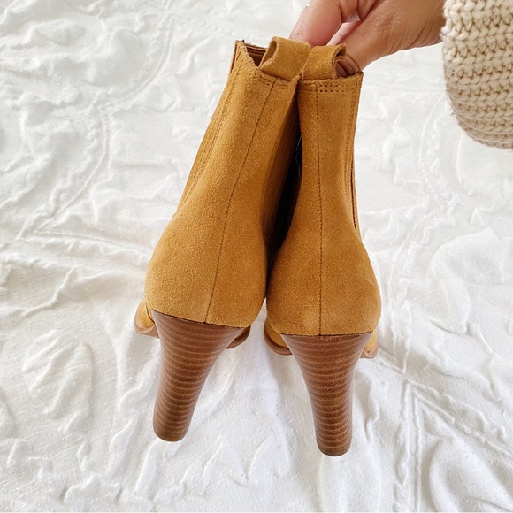 Marc Fisher Mariel Western
Boot New $199 - Picture 4 of 5